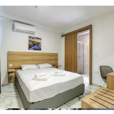 דירה Modern Comfort By The Coast 2 Bedroom Gem - By Hostmt