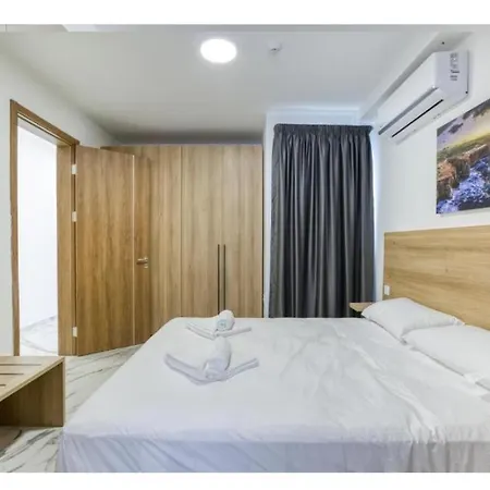 דירה Modern Comfort By The Coast 2 Bedroom Gem - By Hostmt