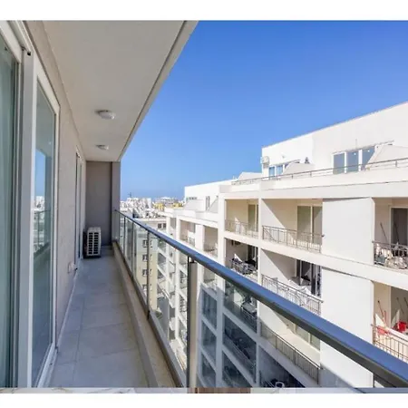 דירה Modern Comfort By The Coast 2 Bedroom Gem - By Hostmt *