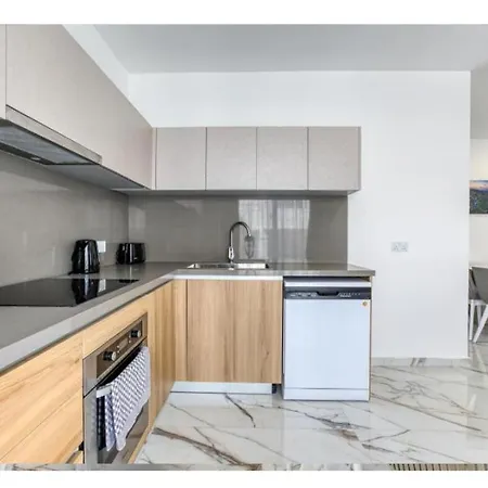 דירה Modern Comfort By The Coast 2 Bedroom Gem - By Hostmt סיינט פול ביי