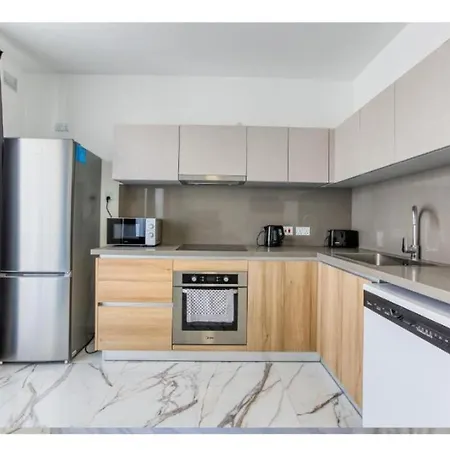 Modern Comfort By The Coast 2 Bedroom Gem - By Hostmt Apartament St. Paul's Bay