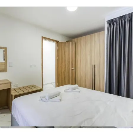 Modern Comfort By The Coast 2 Bedroom Gem - By Hostmt