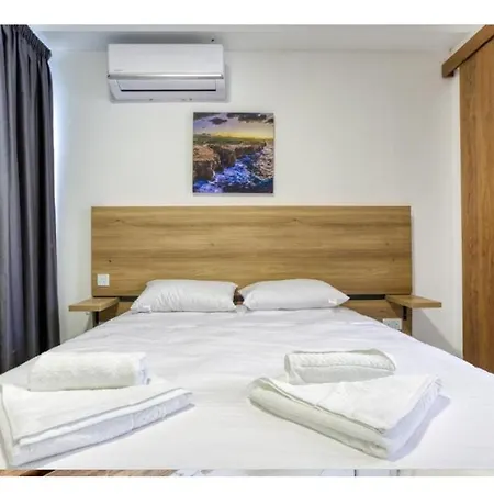 Modern Comfort By The Coast 2 Bedroom Gem - By Hostmt