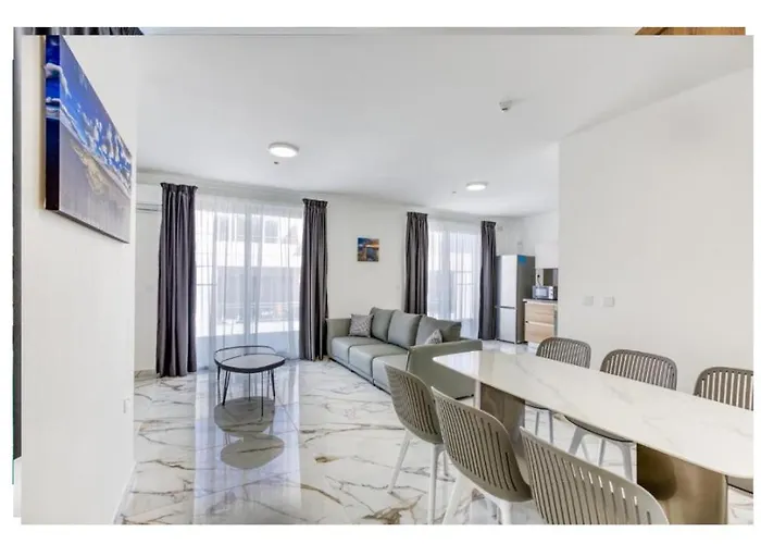 Modern Comfort By The Coast 2 Bedroom Gem - By Hostmt 公寓 圣保罗湾城