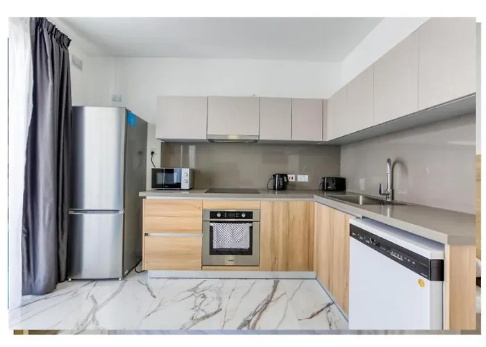 Modern Comfort By The Coast 2 Bedroom Gem - By Hostmt Apartamento St Paul's Bay
