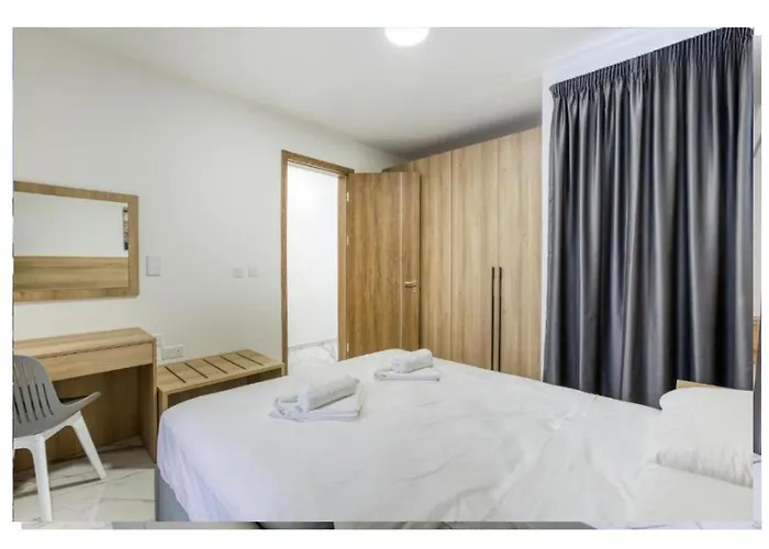 Modern Comfort By The Coast 2 Bedroom Gem - By Hostmt