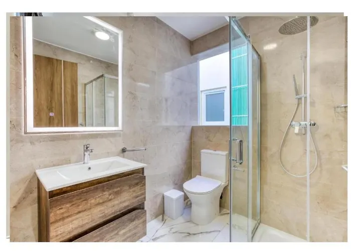 Apartamento Modern Comfort By The Coast 2 Bedroom Gem - By Hostmt *