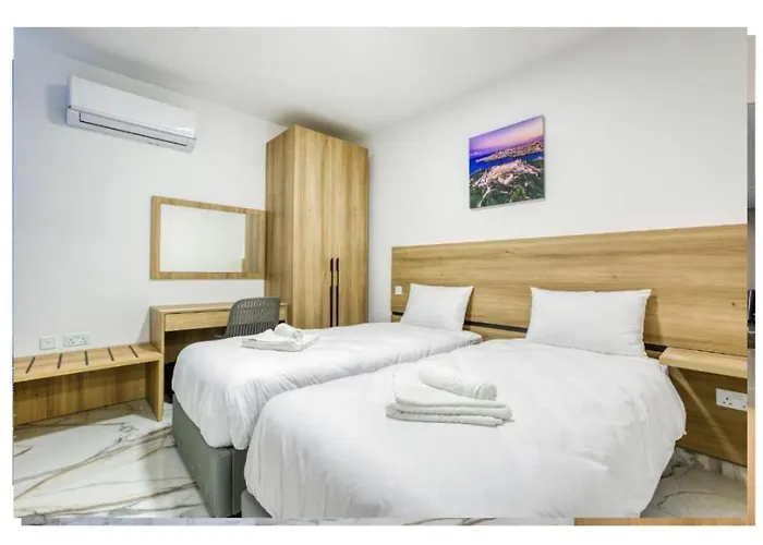 Modern Comfort By The Coast 2 Bedroom Gem - By Hostmt *