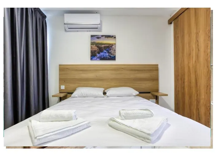 Modern Comfort By The Coast 2 Bedroom Gem - By Hostmt