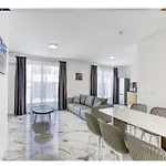 Modern Comfort By The Coast 2 Bedroom Gem - By Hostmt 公寓 圣保罗湾城