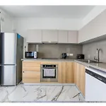 Modern Comfort By The Coast 2 Bedroom Gem - By Hostmt 公寓 圣保罗湾城