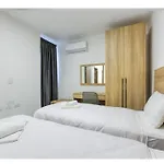 Modern Comfort By The Coast 2 Bedroom Gem - By Hostmt 公寓 *