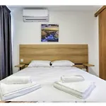 Modern Comfort By The Coast 2 Bedroom Gem - By Hostmt